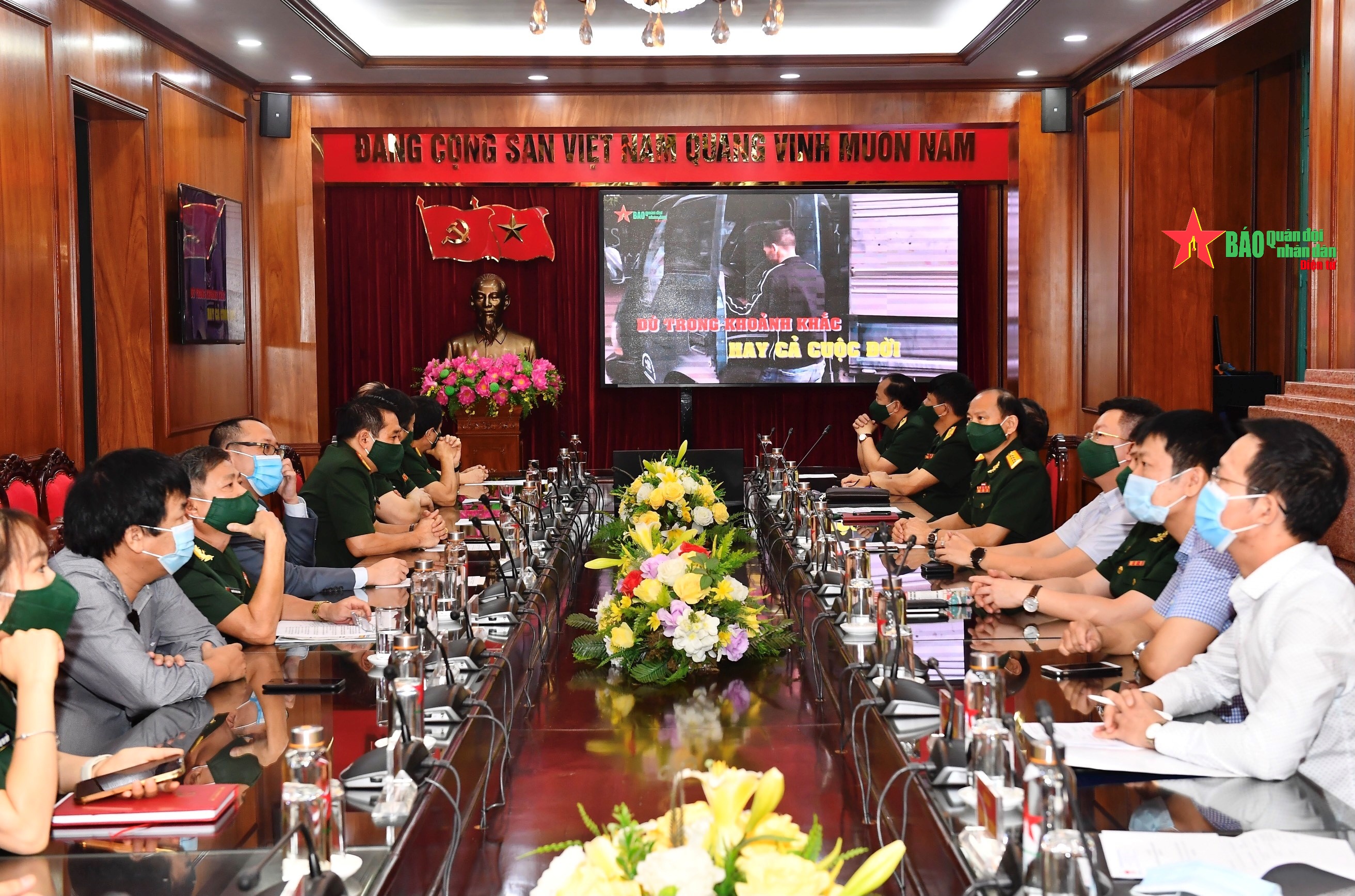 Tiếp tục lan toả những tấm gương “bình dị mà cao quý”